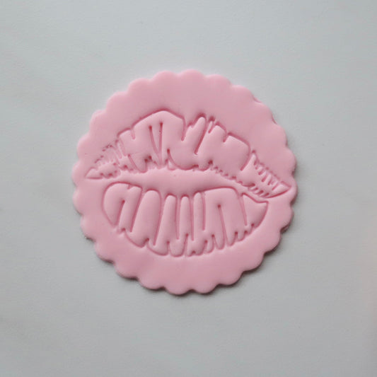 LIPS EMBOSSER