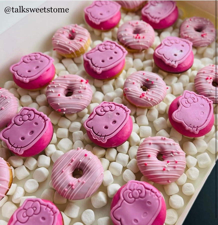 HELLO KITTY AND FRIENDS THEME CUTTERS (8)