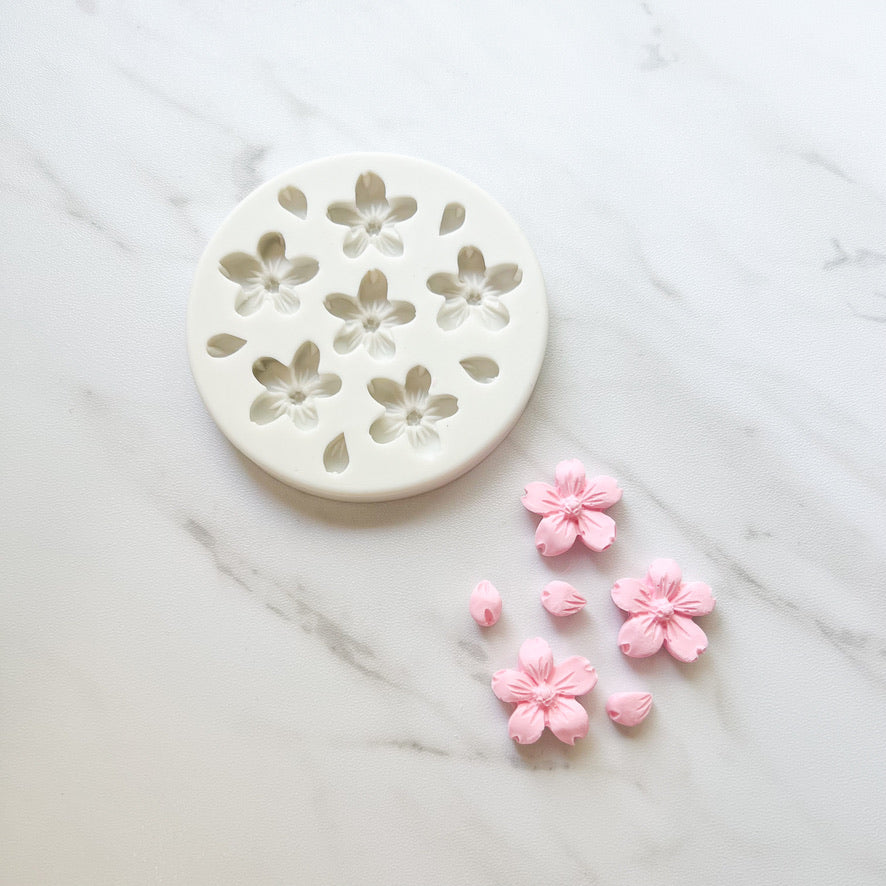 FLOWER AND PETAL MOLD