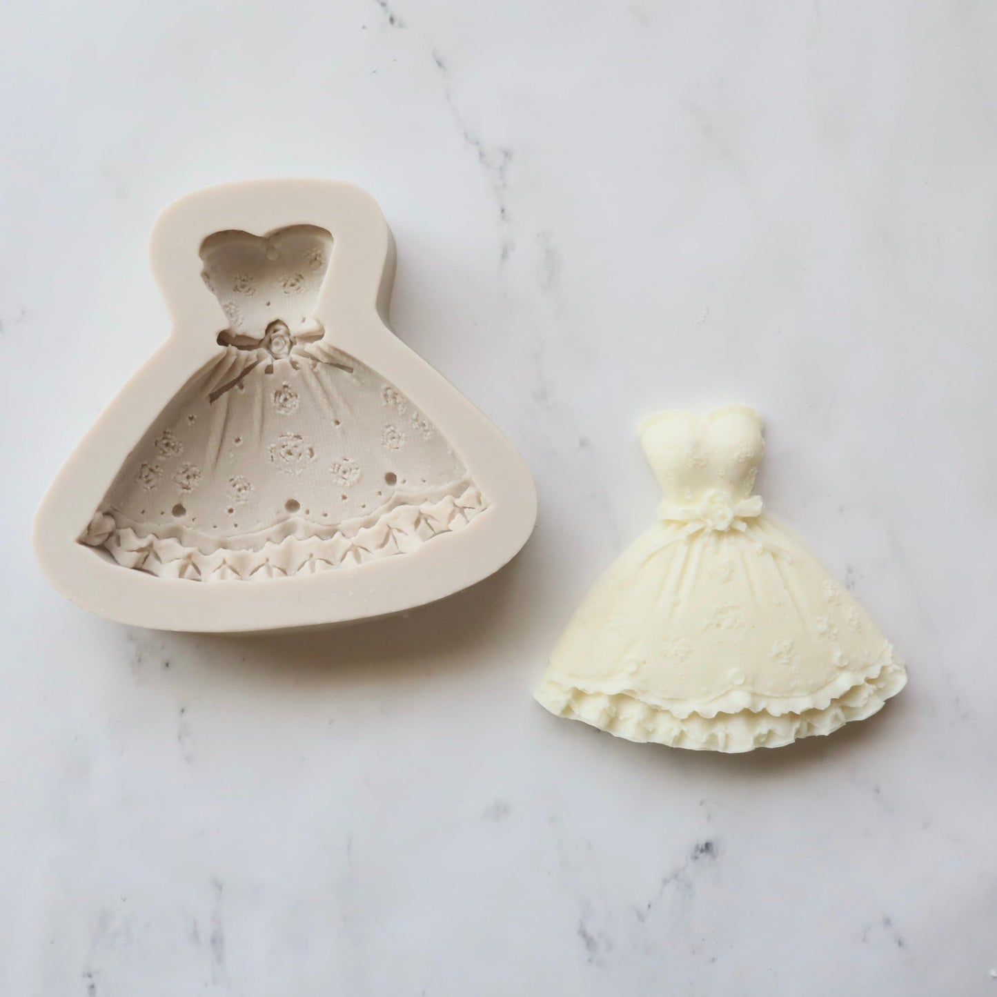 FLORAL DRESS MOLD