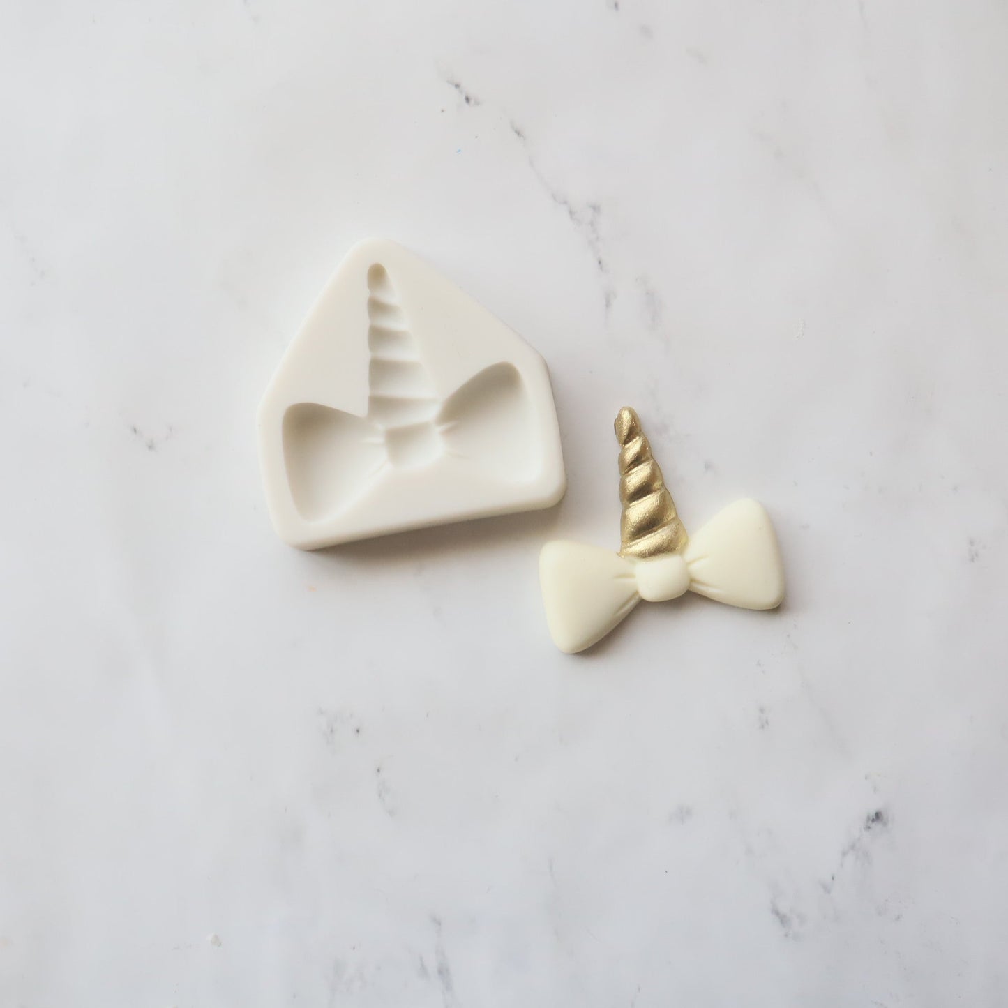 BOW UNICORN MOLD