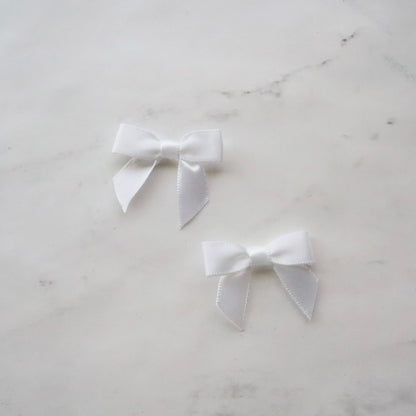PRE TIED TINY SATIN BOWS (WHITE)
