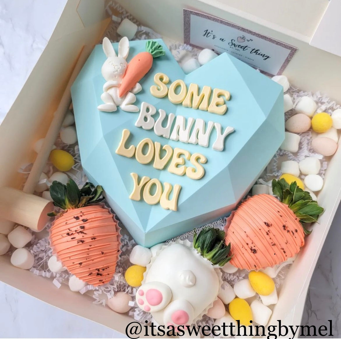 BUNNY WITH CARROT MOLD