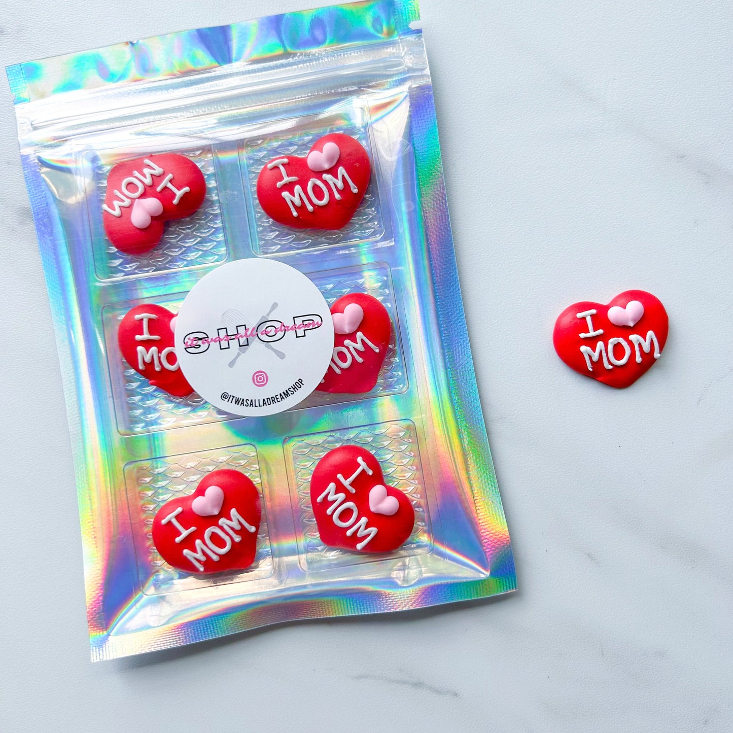 I LOVE MOM (RED) EDIBLE DECORATIONS