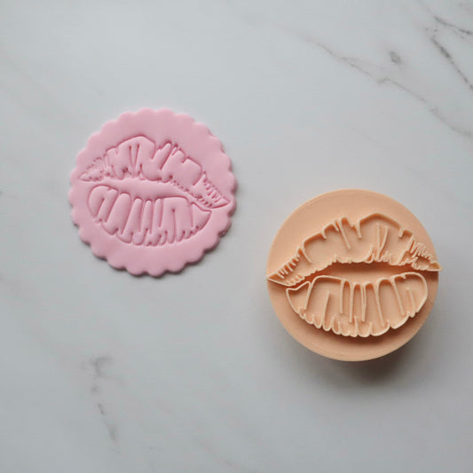 LIPS EMBOSSER