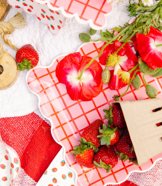Red and Pink Grid Scallop Square Plate