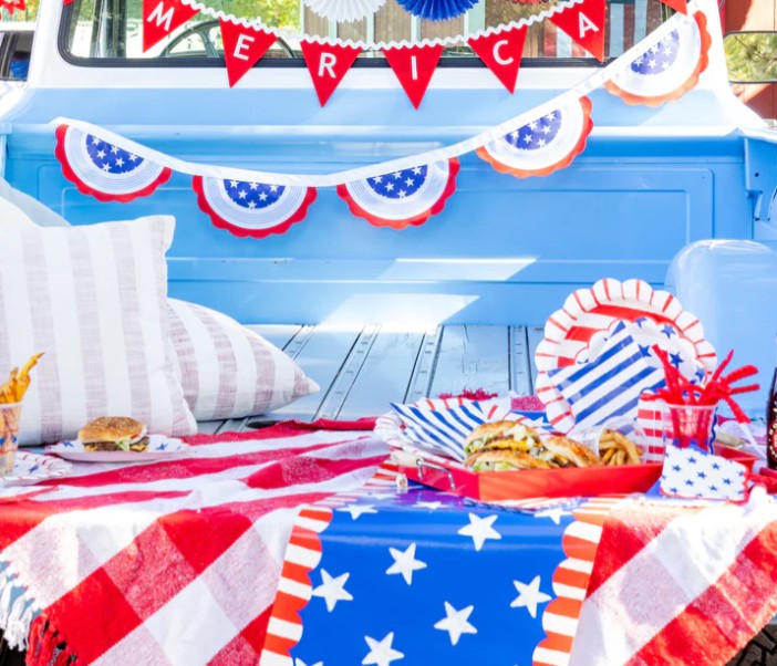 Striped Star Paper Plate - 9.5"